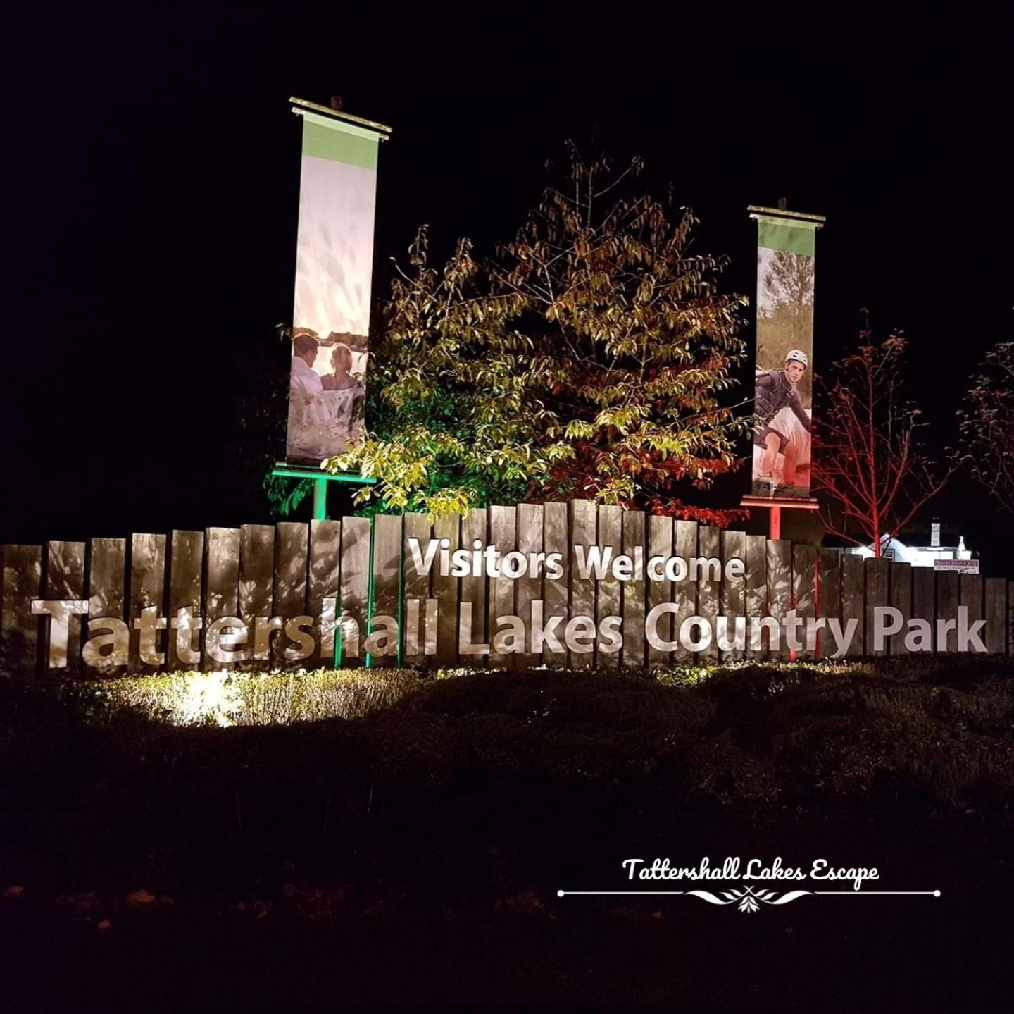 Meridian Tattershall Lakes Escape - Lakeside Lodge Caravan With A Fishing Peg Luxury Hot Tub エクステリア 写真