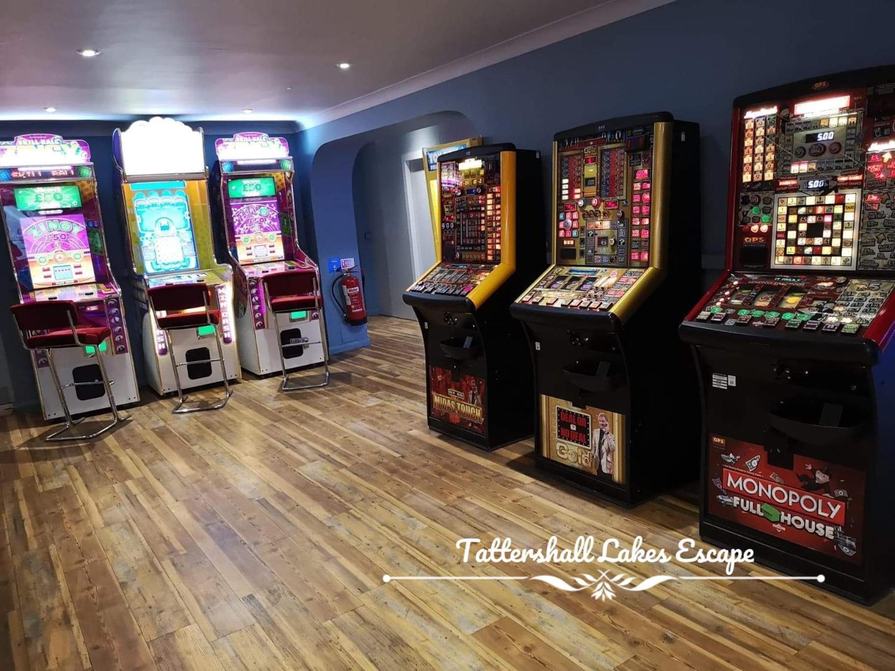 Meridian Tattershall Lakes Escape - Lakeside Lodge Caravan With A Fishing Peg Luxury Hot Tub エクステリア 写真