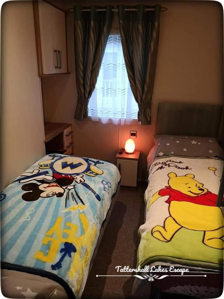 Meridian Tattershall Lakes Escape - Lakeside Lodge Caravan With A Fishing Peg Luxury Hot Tub エクステリア 写真