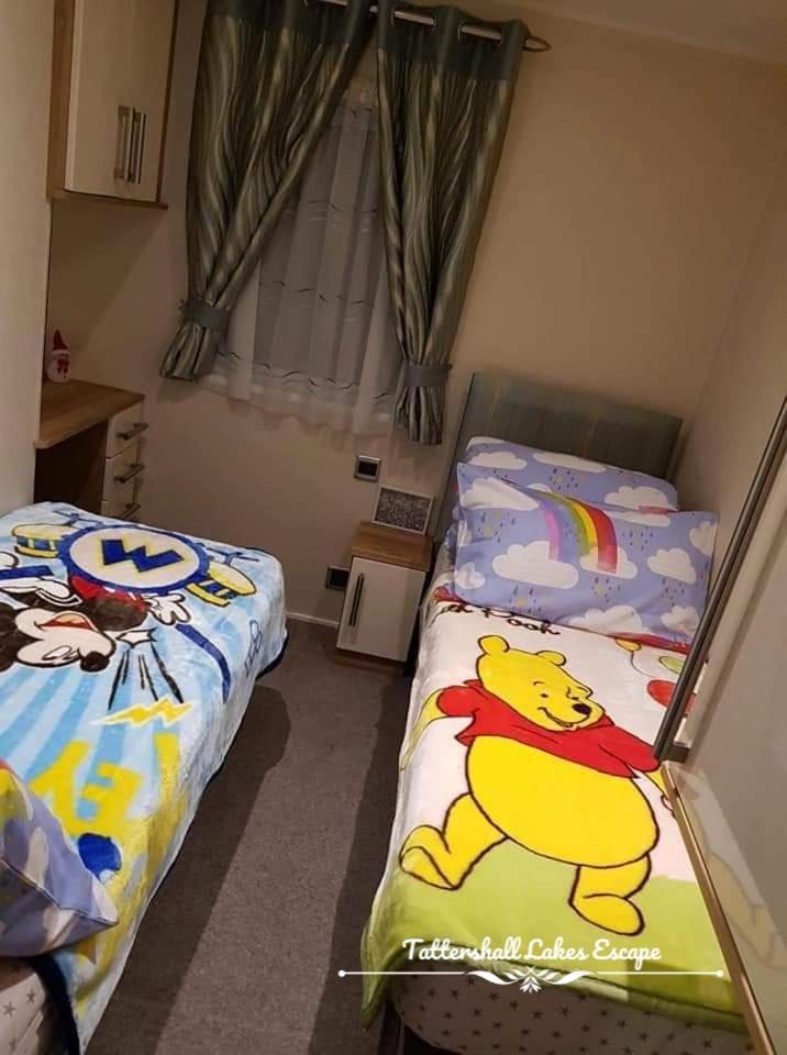 Meridian Tattershall Lakes Escape - Lakeside Lodge Caravan With A Fishing Peg Luxury Hot Tub エクステリア 写真