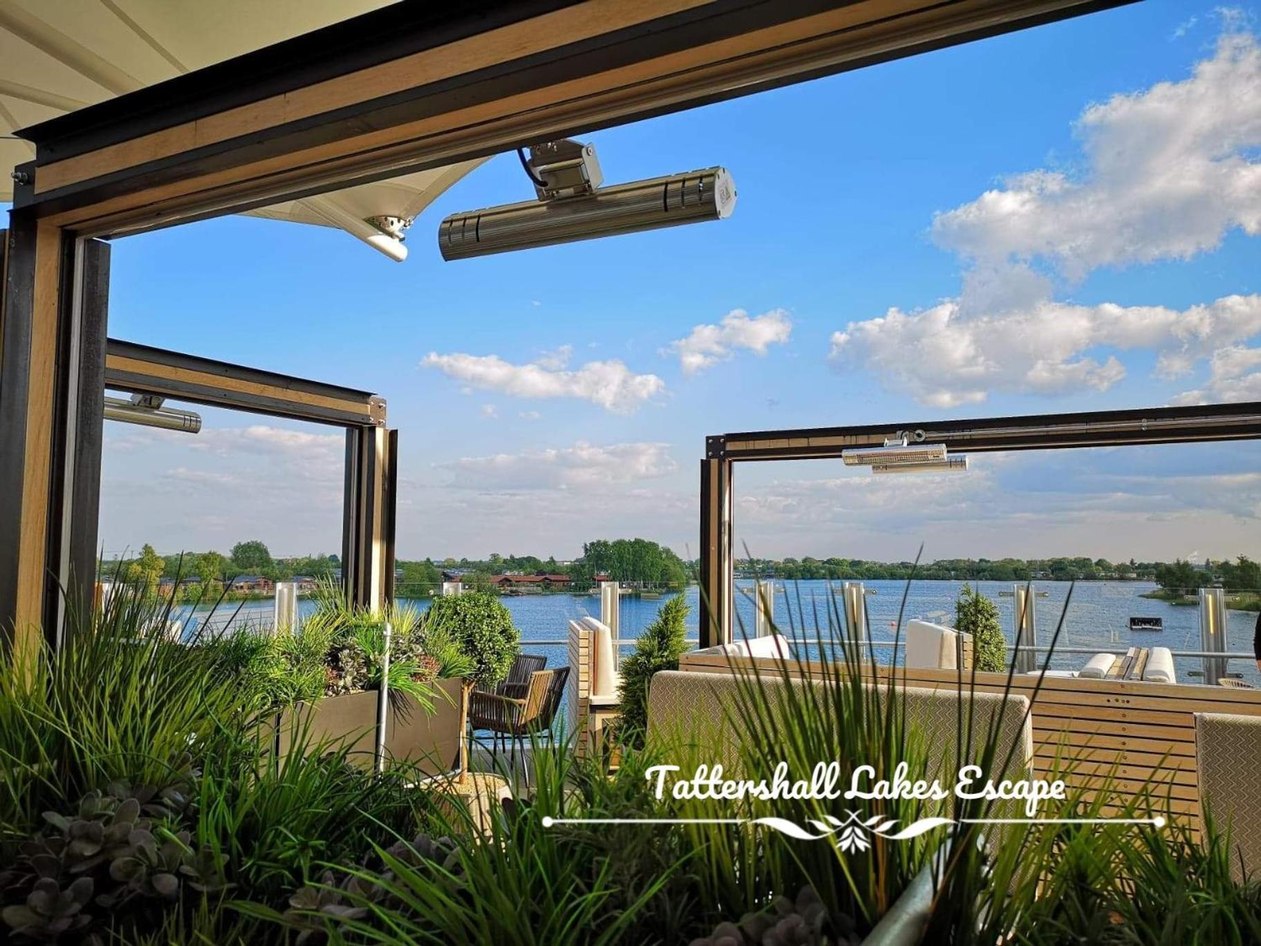 Meridian Tattershall Lakes Escape - Lakeside Lodge Caravan With A Fishing Peg Luxury Hot Tub エクステリア 写真