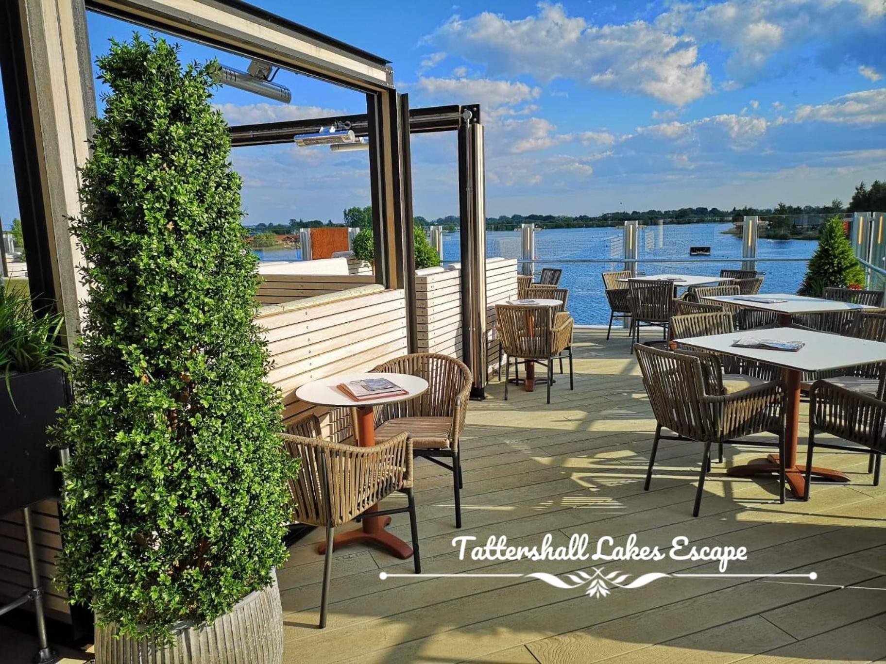 Meridian Tattershall Lakes Escape - Lakeside Lodge Caravan With A Fishing Peg Luxury Hot Tub エクステリア 写真