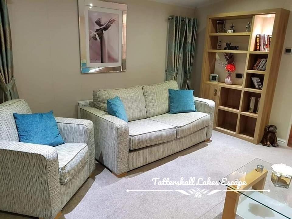 Meridian Tattershall Lakes Escape - Lakeside Lodge Caravan With A Fishing Peg Luxury Hot Tub エクステリア 写真