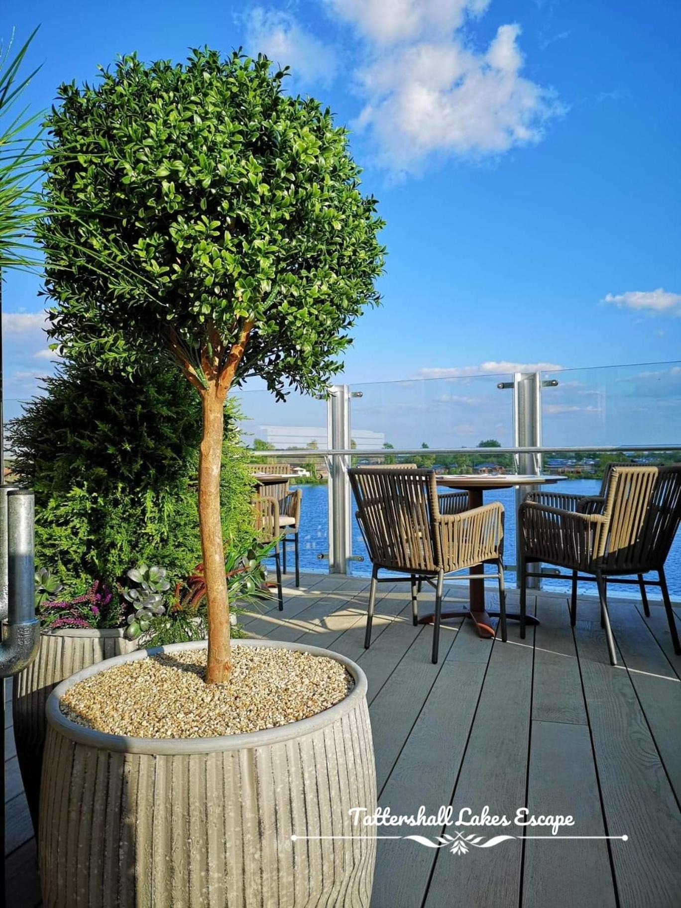 Meridian Tattershall Lakes Escape - Lakeside Lodge Caravan With A Fishing Peg Luxury Hot Tub エクステリア 写真