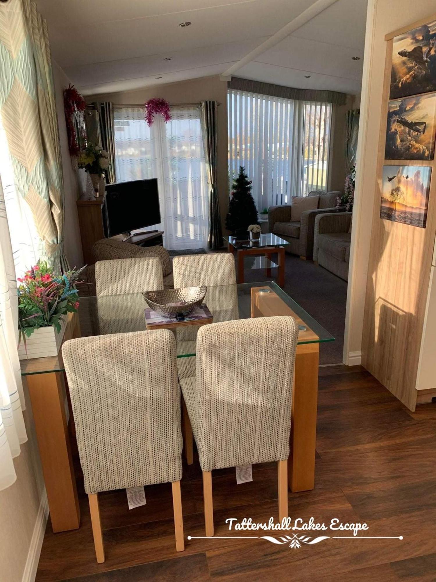 Meridian Tattershall Lakes Escape - Lakeside Lodge Caravan With A Fishing Peg Luxury Hot Tub エクステリア 写真