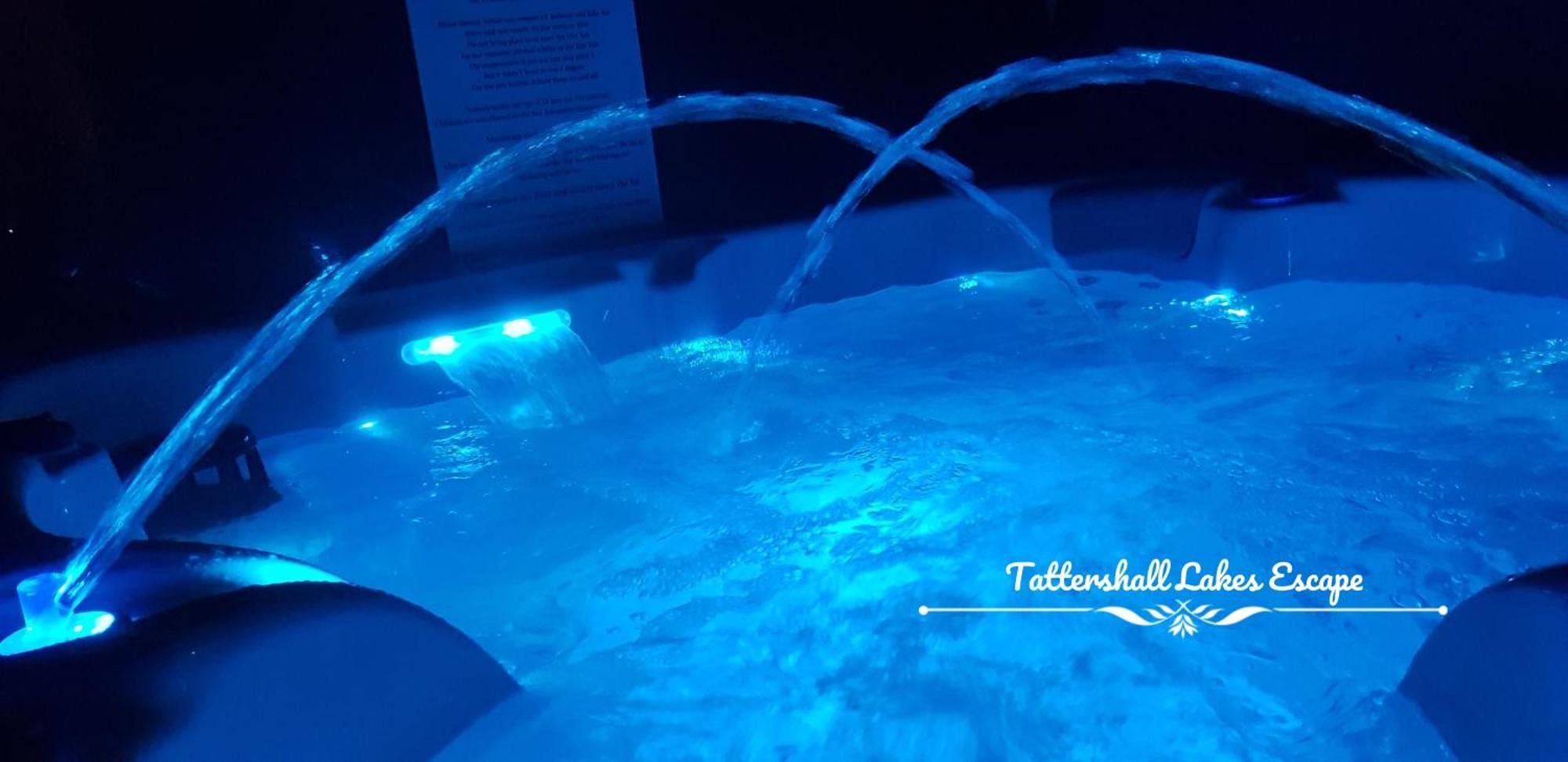 Meridian Tattershall Lakes Escape - Lakeside Lodge Caravan With A Fishing Peg Luxury Hot Tub エクステリア 写真